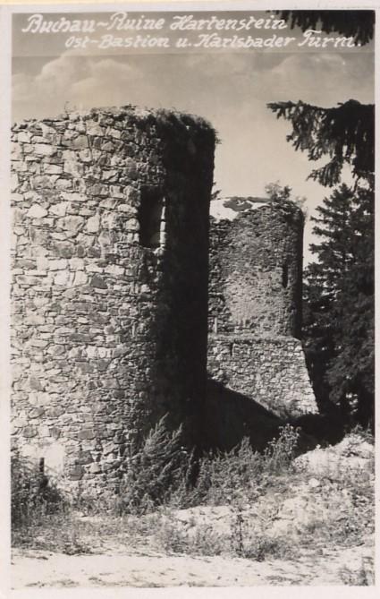 Bochov zřícenina Hartenštejn. Východní bastion a Karlovarská věž. Zřícenina Hartenštejn 1934 Dárci: Ernst Stöhr, odborný učitel z Vejprt... Walter Grimm, bankovní úřední z Prahy.