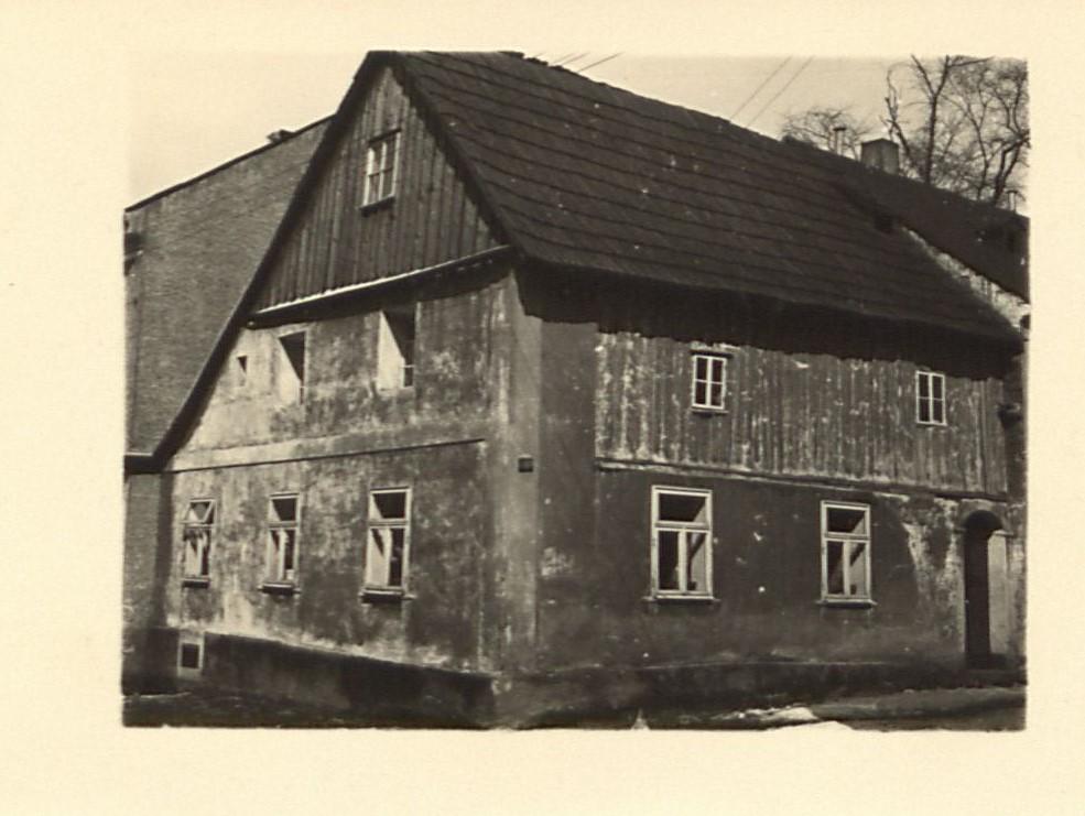 18. prosince 1935 byl dosavadní ministr zahraničí Dr. Eduard Beneš zvolen státním prezidentem poté, co dosavadní prezident Tomáš G. Masaryk abdikoval z důvodu vysokého věku.