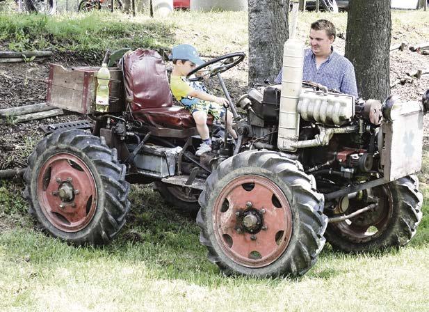 školák David Kantor získal ocenění za svůj malý traktůrek.