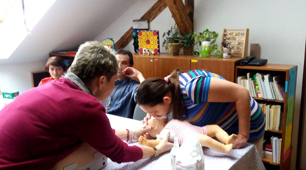 Klub rodičů V Klubu rodičů v roce 2016 proběhlo celkem 12 setkání, při kterých jsme se věnovali rukodělným činnostem a vzdělávání rodičů.