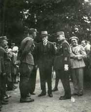 1918 jmenován čestným občanem, přestože sám do Loun zavítal už v létě 1901, kdy zde měl T. G. Masaryk s legionáři v r. 1931 T. G. Masaryk na výstavišti přednášku o Janu Husovi, která vyvolala ve městě velký rozruch.