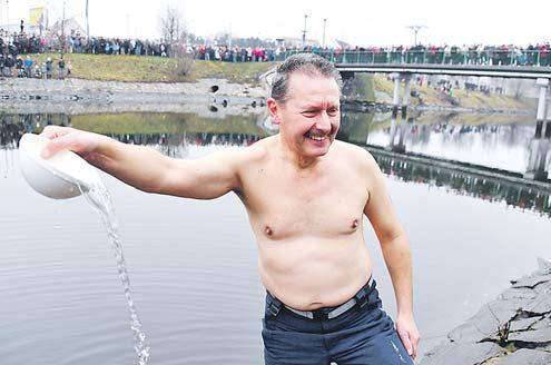 Její teplota byla jen 2,8 C a vzduchu 3 C.