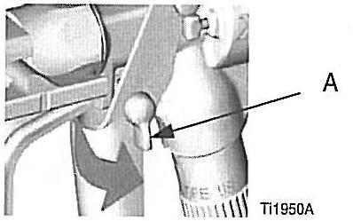 Pro zachování kontinuity zemnění při vyplachování nebo vypouštění tlaku: podržte kovovou část pistole pevně k boční straně uzemněného kovového kbelíku a pak stiskněte spoušť. 4.