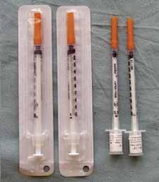 5 Technické pomůcky k aplikaci inzulinu Inzulin se dodává buď v lahvičkách po 10 ml, nebo ve speciálních bombičkách pro dávkovače nebo pumpy o objemu 3,0 ml (penfily, patrony, zásobníky).