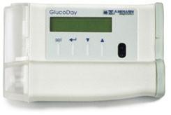 o Systém A. Menarini Diagnostics GlucoDay Přístroj využívá k získání vzorku mikrodialyzační katetr zavedený do podkoží, odkud nasává intersticiální tekutinu, v níž je měřena koncentrace glykemie.