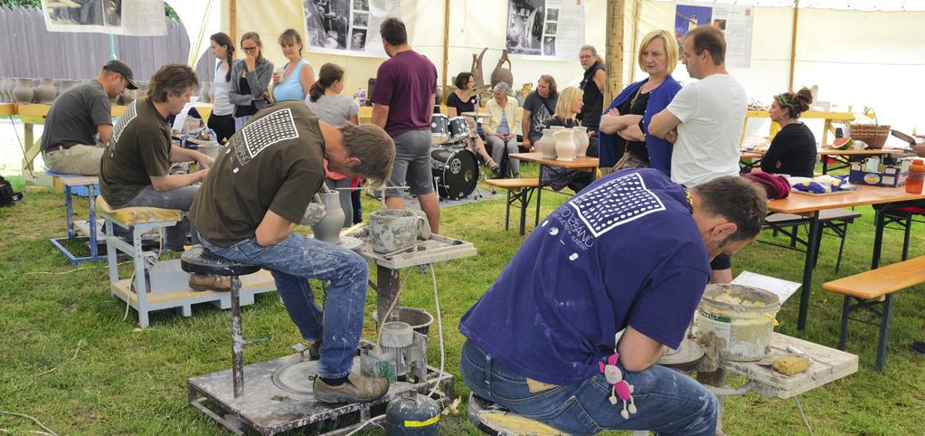 Informační zpravodaj města Kunštát Kunštátský zpravodaj červen 2018 Ročník XXIII. www.kunstat.eu Foto: K. Podsedník st. Ve dnech 18. 20. května se Kunštát podruhé stal součástí celoevropské akce Dobrý den, keramiko!