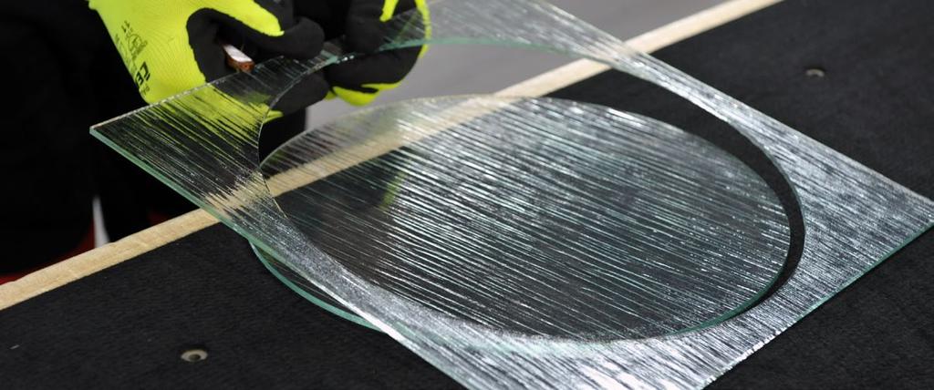 Načtení tabule a skenování probíhá pomocí laseru Automatická kontrola řezacího tlaku VARIABILITA Rozměr