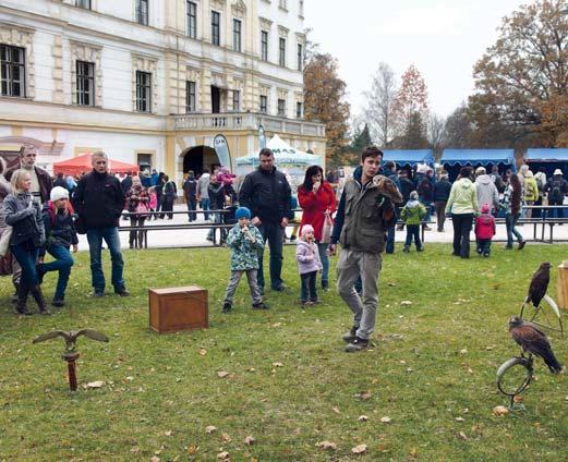 Podzimní pooderské rybářské slavnosti Také v tomto roce se na zámku a v prostorách zámeckého parku v Bartošovicích uskutečnily Podzimní pooderské rybářské slavnosti, a to již tradičně u příležitosti