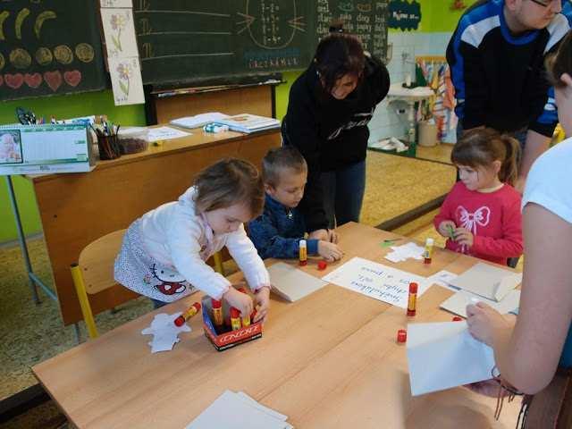 Hosté si mohli prohlédnout všechny školní prostory nebo si chvíli odpočinout v improvizované kavárně. Součástí programu bylo také vystoupení dramatického kroužku. Pod vedením p.