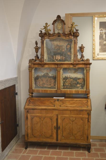 Podílel se tak na obměně stálé expozice, která je nazývána pokladnice. Diecézní památkáře pak reprezentoval s dvojicí příspěvků na konferenci Textil v muzeu, v brněnském technickém muzeu.