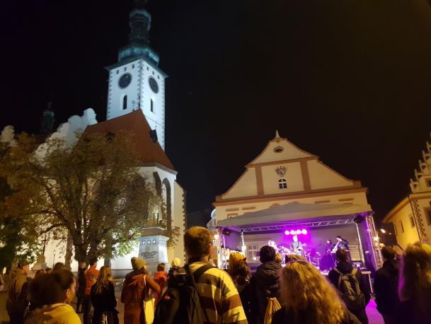 PASTORACE V ČESKOBUDĚJOVICKÉ DIECÉZI Tato setkávání vyvrcholila na konci září Večerem mladých pro mládež z celé diecéze, který se konal v rámci Diecézní poutě v Táboře.
