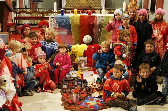 PAPEŽSKÁ MISIJNÍ DÍLA Nevynechali jsme ani každoroční Poutě za povolání (Zlatá Koruna, Dobrá Voda, Horní Cerekev, ) či Setkání přátel Duhy a Papežských misijních děl v Putimi, kde