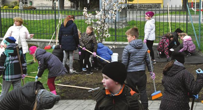 a projít se tajemným lesem. Na památku každé z dětí obdrželo baťůžek a bublifuk. Radost v jejich očích vydala za všechna slova. Bylo nám jasné, že se to dětem moc líbilo.