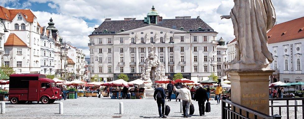 V letních měsících je hojně navštěvo+ Další muzea a galerie: Muzeum města ván park s vodní oponou před budovou Brna, Dům umění města Brna, Moravské Janáčkova divadla.