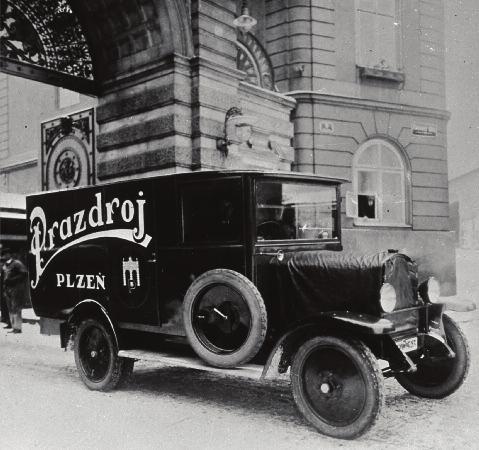 Člověk míní, hospoda mění. J. Hašek Pivo je bez nadsázky celý můj život Rozhovor s hlavním sládkem pivovaru Plzeňský Prazdroj Janem Hlaváčkem Která ze složek je vlastně pro výrobu piva nejdůležitější?