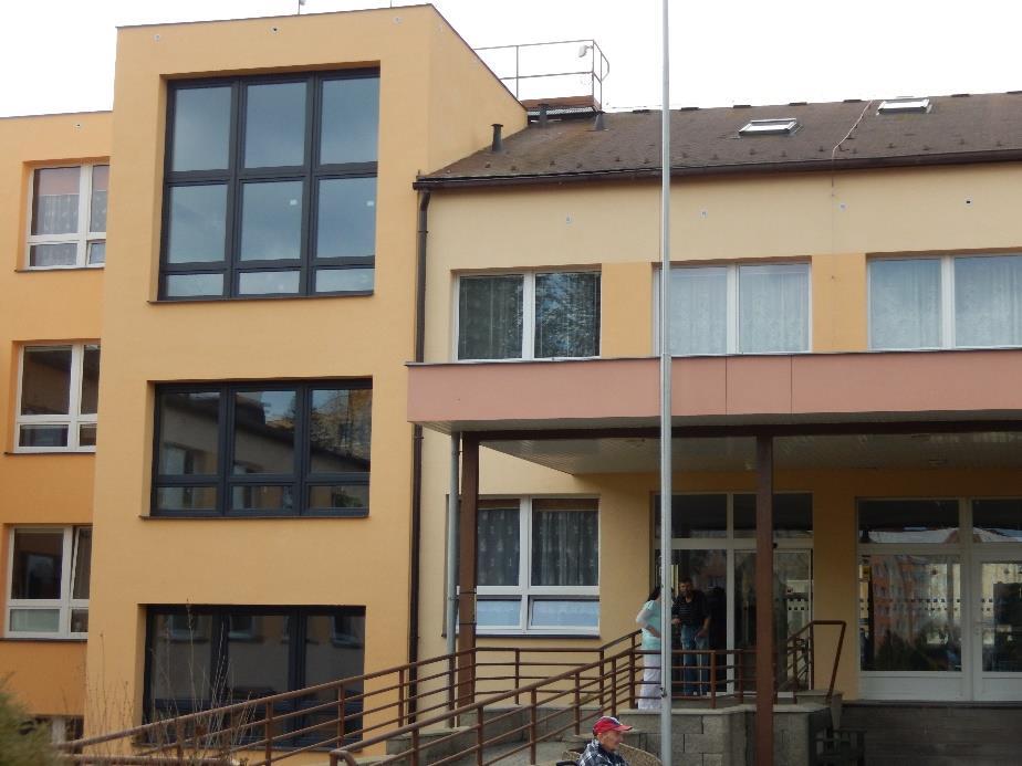 3. Rozbor ekonomických činností 3.1 Finanční vztah mezi zřizovatelem a organizací V roce 2016 byly organizaci poskytnuty následující finanční příspěvky poskytovatel částka (tis.