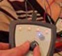 elektrody připojený k tělu pacienta.