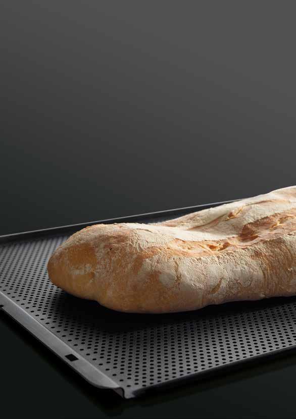 PŘÍSLUŠENSTVÍ PRO TROUBY VÝKON PŘÍSLUŠENSTVÍ PRO TROUBY ZÁKLADNÍ PRODUKTY DOKONALE NAPEČENO, VŽDY ZNOVU PLECH NA DROBNÉ PEČIVO Vychutnejte si čerstvě napečené bagety a croissanty s dokonalou zlatavou