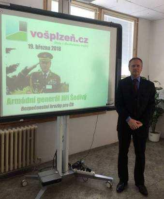 Mašek, vedoucí oddělení sociálních věcí Plzeňského kraje, který stál u zrodu tohoto unikátního zařízení.