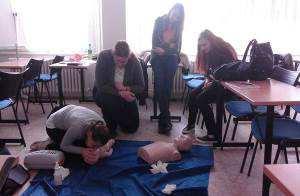 Studentům byly ukázány kromě základny i prostory kanceláří a pokoje lékařů a záchranářů. Studenti se seznámili s činností ZZS Pk.