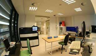 V laboratoři pracují tři lékařky se specializovanou způsobilostí v oboru lékařská mikrobiologie.