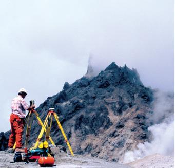 n. m.) výrazná aktivity začala v roce 1995 a erupce pokračují