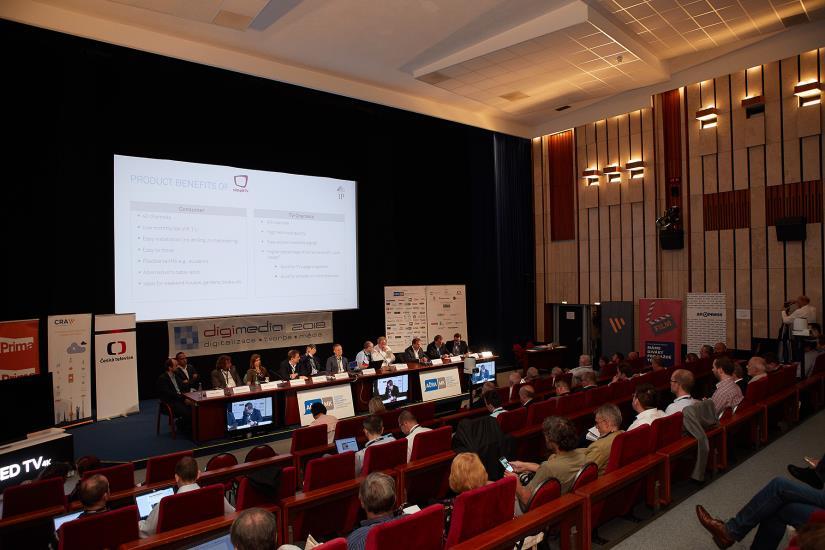 Resort nyní podle Luďka Schneidera, ředitele odboru elektronických komunikací, vypořádává podněty z meziresortního připomínkového řízení, aby se návrh mohl do konce června dostat na jednání vlády.