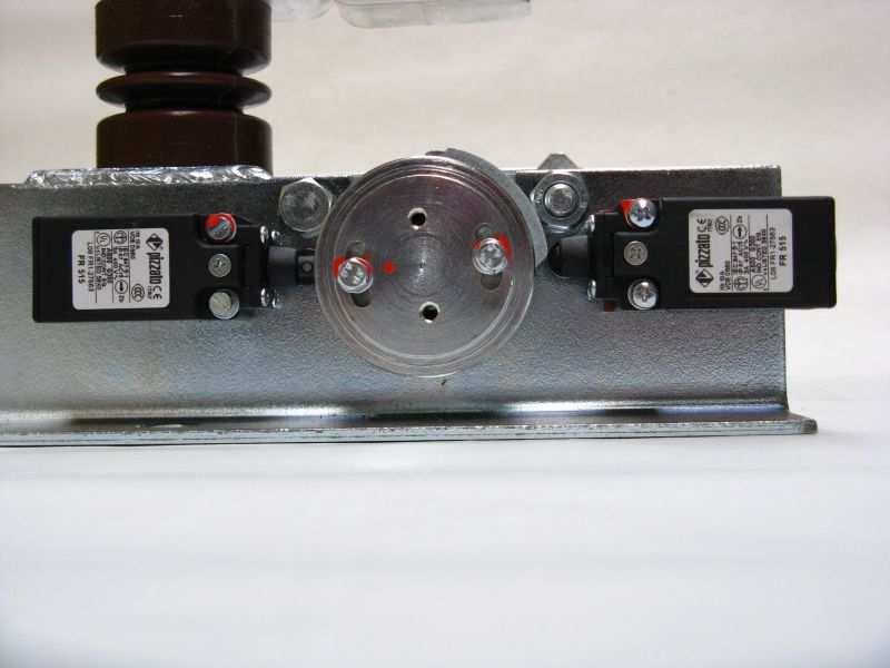 cam-operated switch - high current-carrying capacity and high voltage