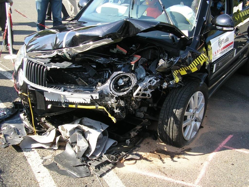 Obr. 15: Poškození na vozidle Škoda Yeti po srážce.