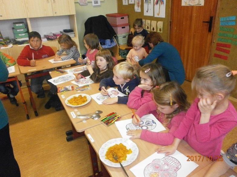 Halloweenské dopoledne Halloween je anglosaský svátek, který se slaví 31. října, den před křesťanským svátkem Všech zesnulých.