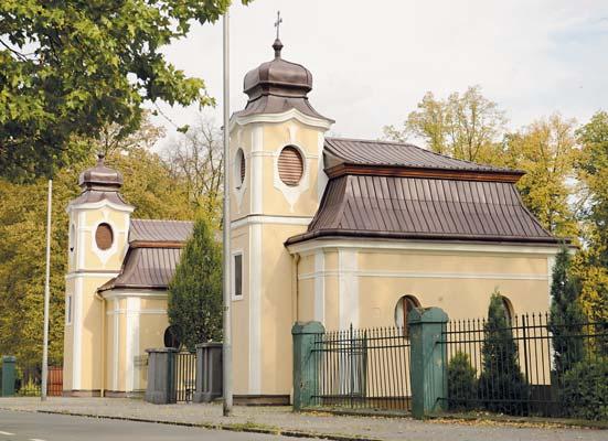 Z OBVODU Hřbitov se mění, chystá se i parkoviště Jediný hřbitov na území našeho městského obvodu se pomalu mění k lepšímu.