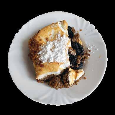 Pohankový nákyp Hrnek pohanky, sůl, 3 vejce, asi 200 g cukru krupice (dle chuti), vanilka, 120 g másla, špetka skořice, rozinky, ovoce dle chuti Do hrnce vsypeme 1 hrnek opláchnuté pohanky, zalijeme