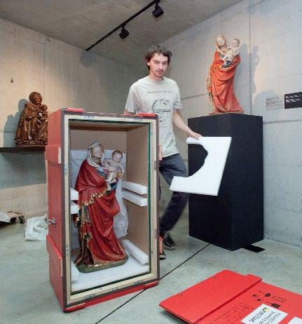 Restaurátoři Ondřej Žák a Dalibor Sedlák. 3. PÉČE O SBÍRKY A DOKUMENTACE 3.1.