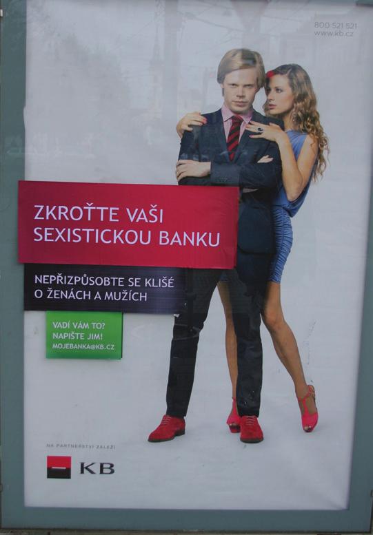 Původní a přeznačený billboard Komerční banky u zastávky MHD, duben 2014.