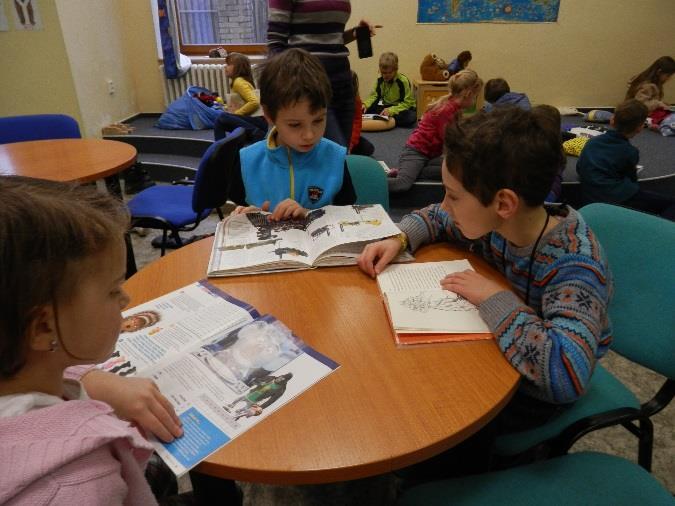 Na základě předchozí domluvy pracovnice připravují různé besedy na předem domluvené témata probírané ve škole.