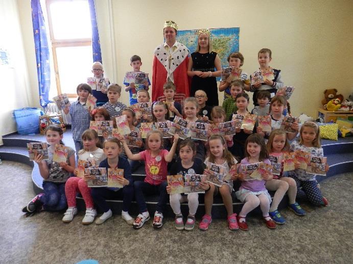 12 Nejsme jen knihy Další třídou, která se letos zapojila do projektu Už jsem čtenář - Knížka pro prvňáčka, byla 1.C ze 3. ZŠ Beroun. Děti 20.