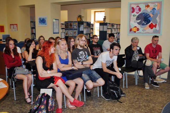 se v naší knihovně uskutečnila beseda pro studenty SOŠ a SOU Beroun Hlinky.