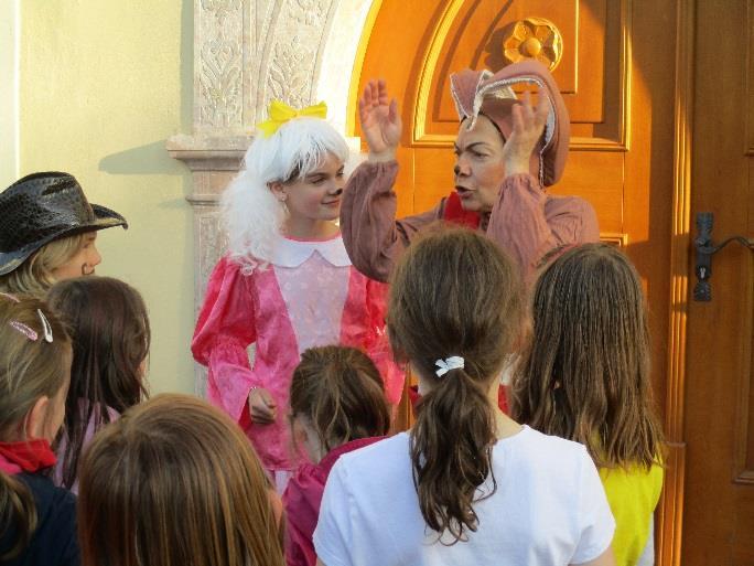 14 Nejsme jen knihy 6 KULTURNÍ A VZDĚLÁVACÍ ČINNOST PRO VEŘEJNOST 6.1 Akce pro děti 6.1.1 Noc s Andersenem Další nocování v knihovně se konalo ve dnech 1.
