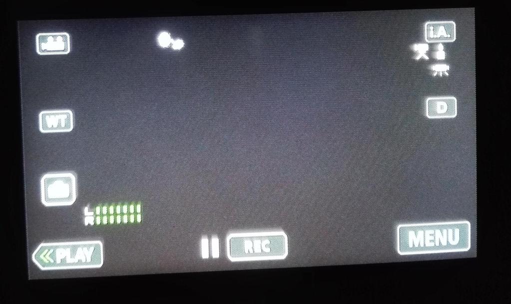 První obrazovka - na všechny obraničené ikony lze kliknout - základní menu je menu rec a play - menu =