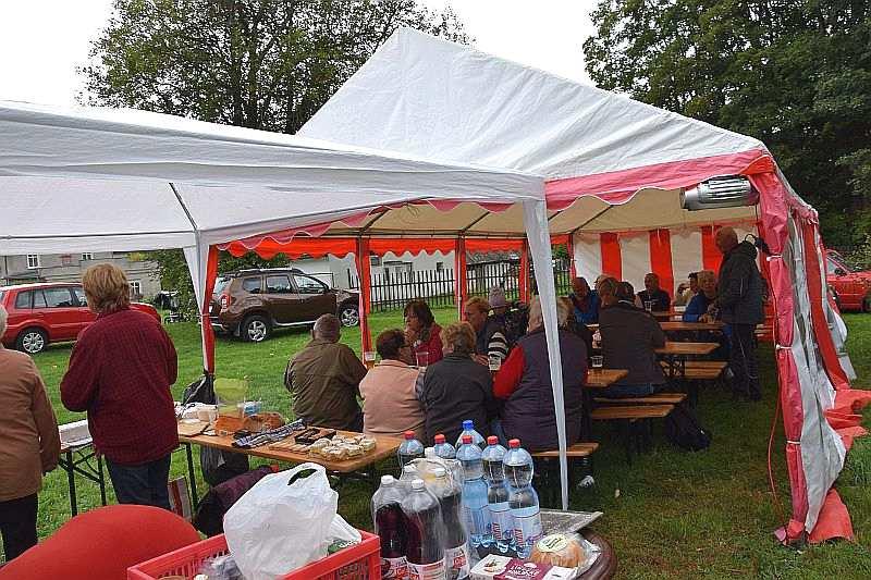 Zároveň děkujeme hasičům, kteří nám pomohli po skončení akce "rychlým zásahem" stan složit a uklidit a blahopřejeme ke druhému místu v soutěži, kterou ten den absolvovali.