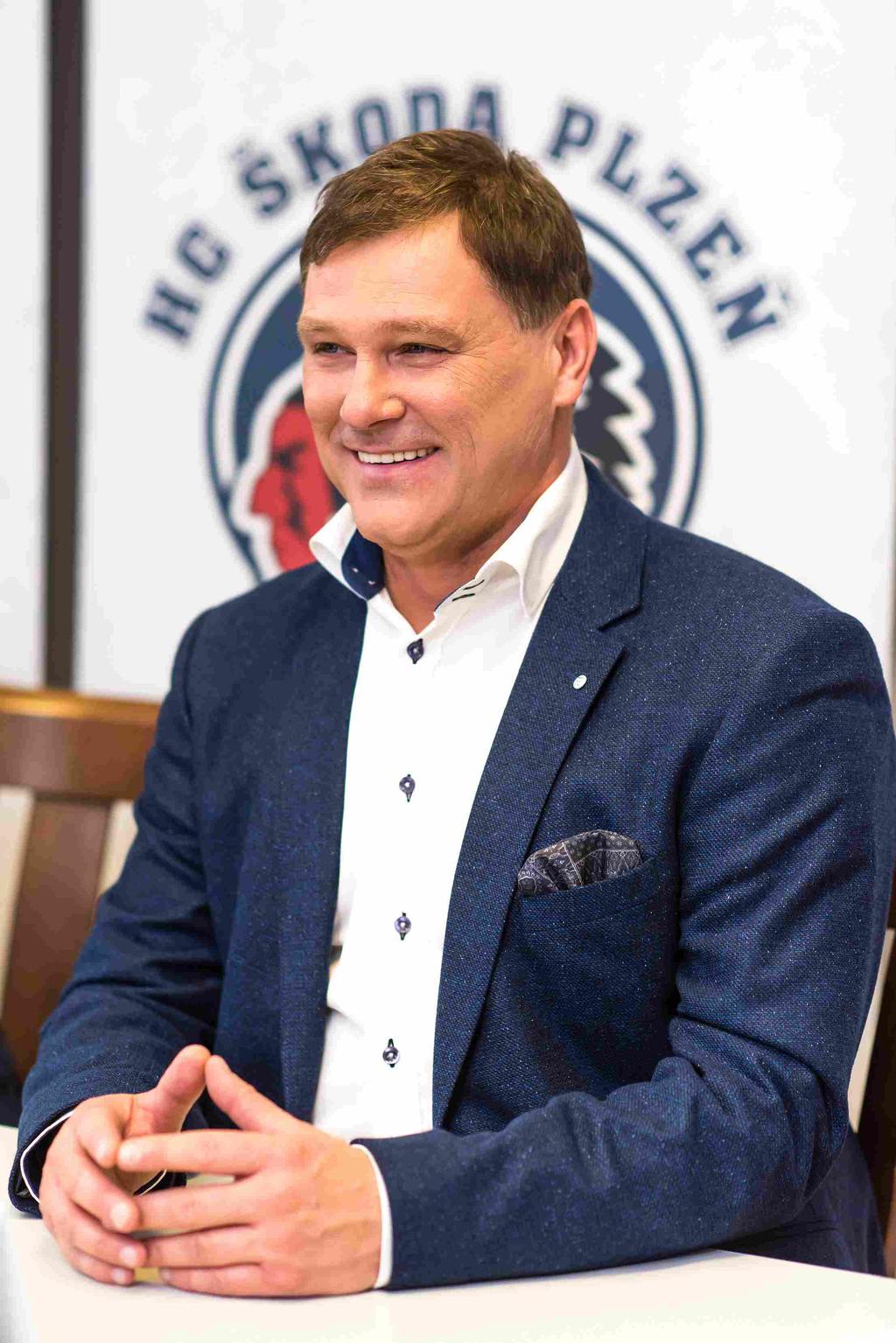 Vážení fanoušci, jak jste si všimli, i v letošní sezoně pro vás tiskneme tento zpravodaj, protože na něj máme jen samé pozitivní ohlasy. Věříme, že vám každé číslo bude přinášet užitečné informace.