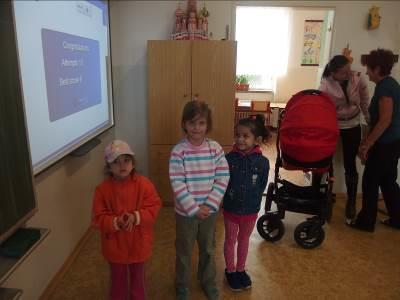 Všichni učitelé, vychovatelé, asistenti pedagoga a nepedagogičtí pracovníci neměli přiznány žádné osobní příplatky.
