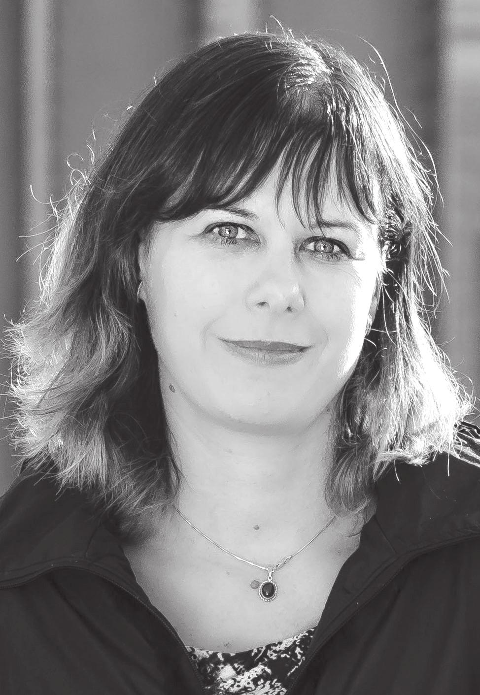 Rozhovor Rozhovor s místopředsedkyní dozorčí komise Komory Mgr. Ing. Magdalenou Královou Jak jste se dostala ke své současné profesi? Inklinovala jste k ní už v dětství?
