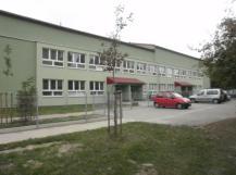Vyučovalo je 26 učitelů hudebního oboru, 2 učitelé výtvarného oboru a 2 učitelé tanečního oboru. ZUŠ J. A.