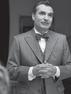 Toto odhalení ho nutí zahájit pátrání po Rickovi Deckardovi (Harrison Ford), bývalém Blade Runnerovi losangeleské policie, který je už 30 let nezvěstný.