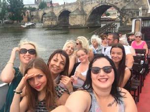 Pevnost poznání Ve čtvrtek 14. 6. 2018 jsme s ţáky 2. ročníku knihařského oboru jeli na školní výlet do Olomouce do Pevnosti poznání.