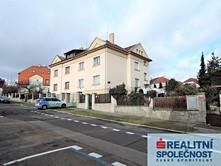 STATIKUM s. r.o. 3393-128-2018 vybudování atelieru nebo půdního bytu. Celý dům je vytápěn plynem a každý byt má svůj elektroměr.