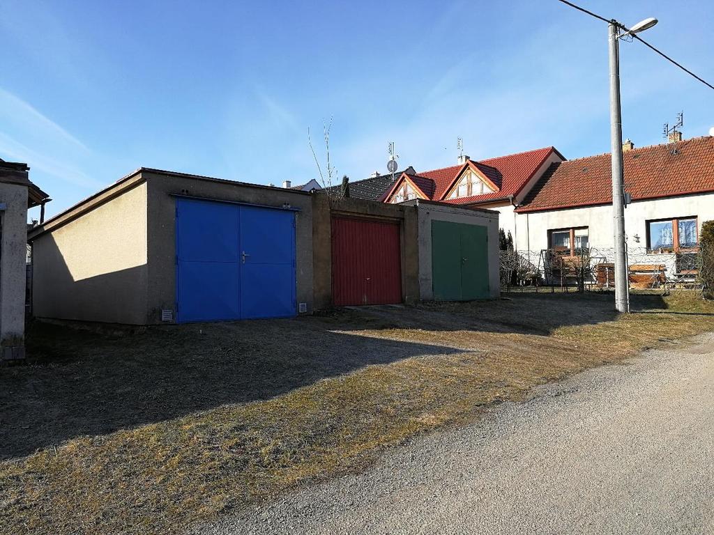 Garáž na