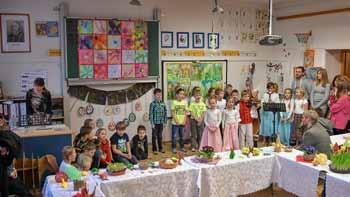 Po všechny dny trvání výstavy byl pro návštěvníky přichystaný bohatý program, který finančně podpořilo město Hradec nad Moravicí. V pátek byla výstava zahájena vystoupením dětí.