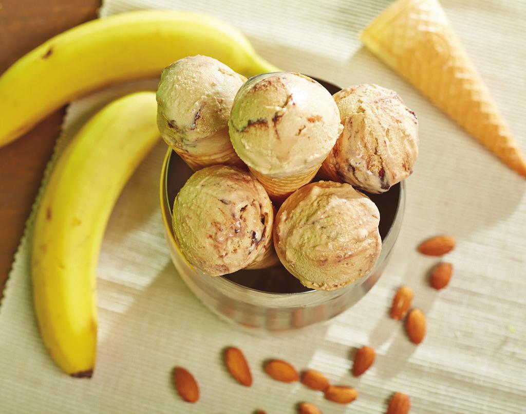 Viacúčelový mixér Power Blender 15 ČOKOLÁDOVÁ ZMRZLINA INGREDIENCIE 3 mrazené nakrájané banány 2 hrste ľadových kociek 100 g čokoládových lupienkov 1 lyžička medu 200 g mletých mandlí POSTUP 1.